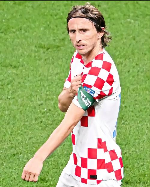 超级世界波！贡萨洛双响炮，皇马生涯首次，姆巴佩激动鼓掌