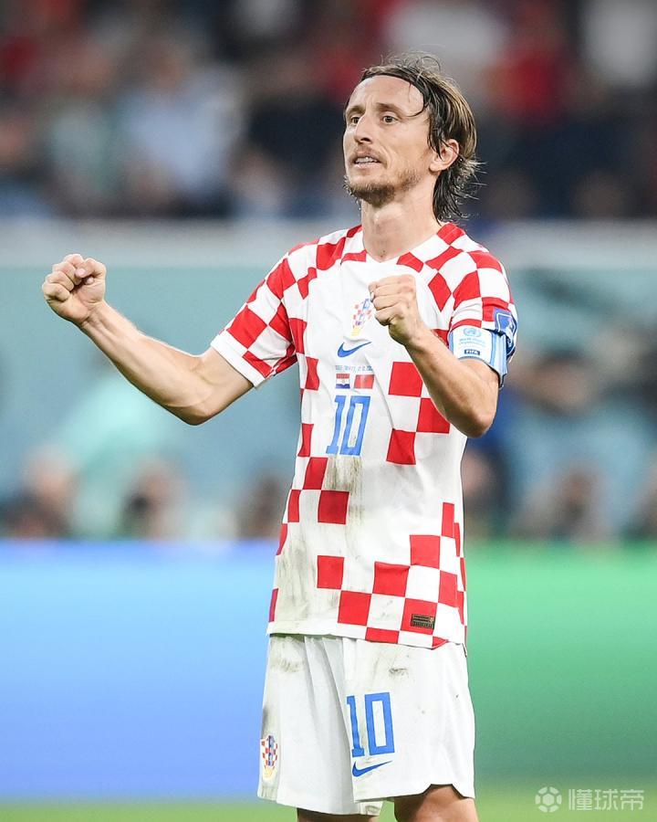 过人助攻一气呵成！被这小哥装到了！