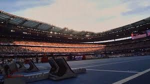 多位小球迷为詹皇唱生日歌 美媒晒13数据赞GOAT 统治最年轻最年长